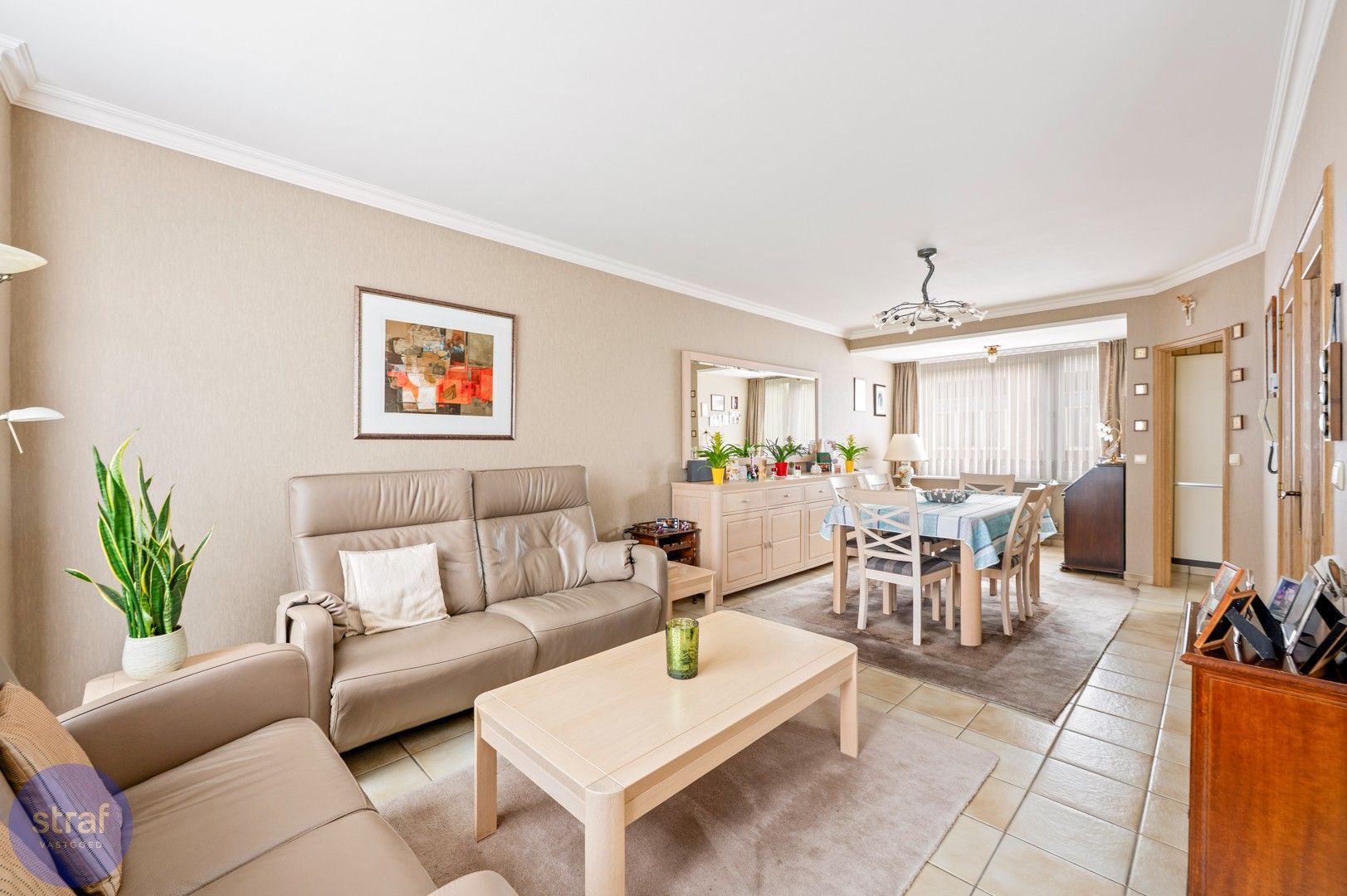 Bel-etage met drie ruime slaapkamers en een gezellige tuin foto {{pictureIndex}}