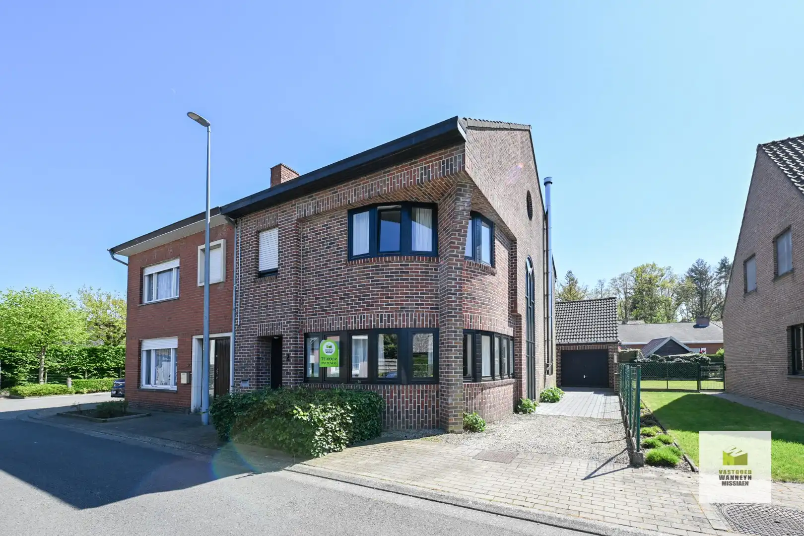 Centraal en rustig gelegen woning met 3slpk, garage en tuin foto {{pictureIndex}}