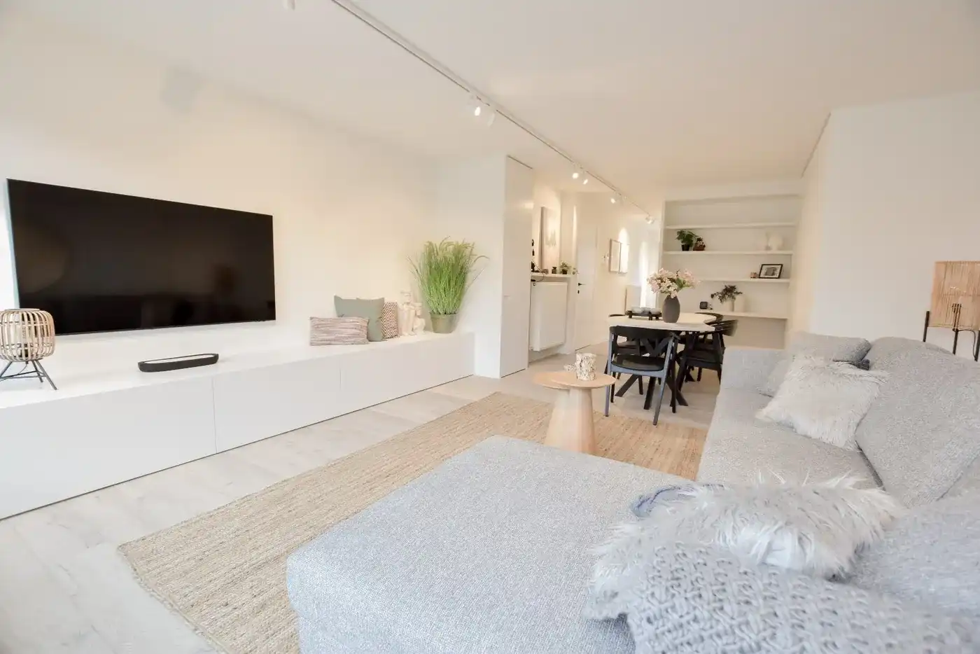 Prachtig gerenoveerd duplex appartement met 3 slaapkamers gelegen vlakbij het strand en het bruisende centrum foto 6