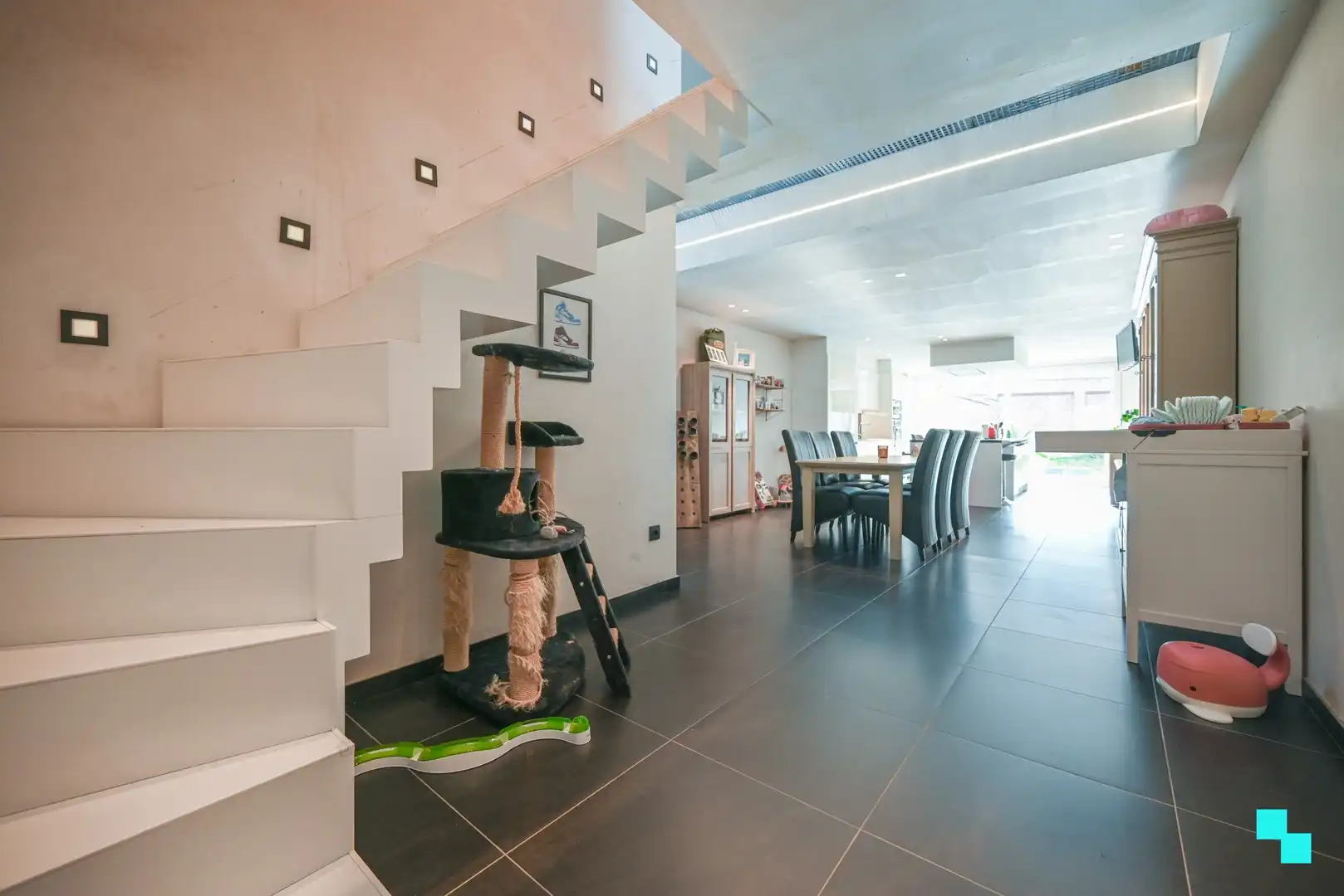 Compleet gerenoveerde ééngezinswoning met 3 slaapkamers en gezellige tuin foto 8