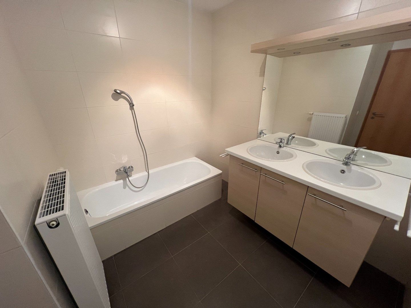 Modern, ruim appartement met 2 ruime slpks in centrum Tienen foto 6