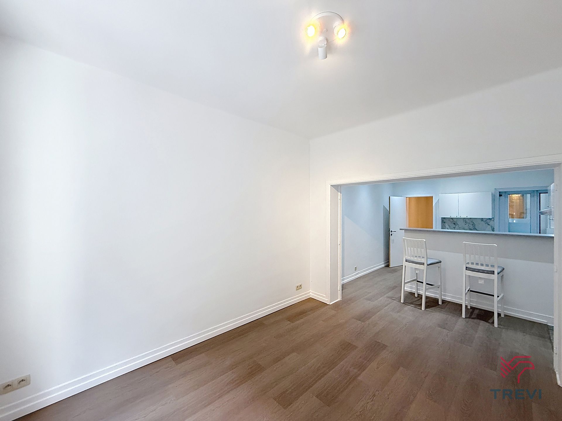 Volledig gerenoveerd appartement met 2 slaapkamers + studeerkamer! foto {{pictureIndex}}