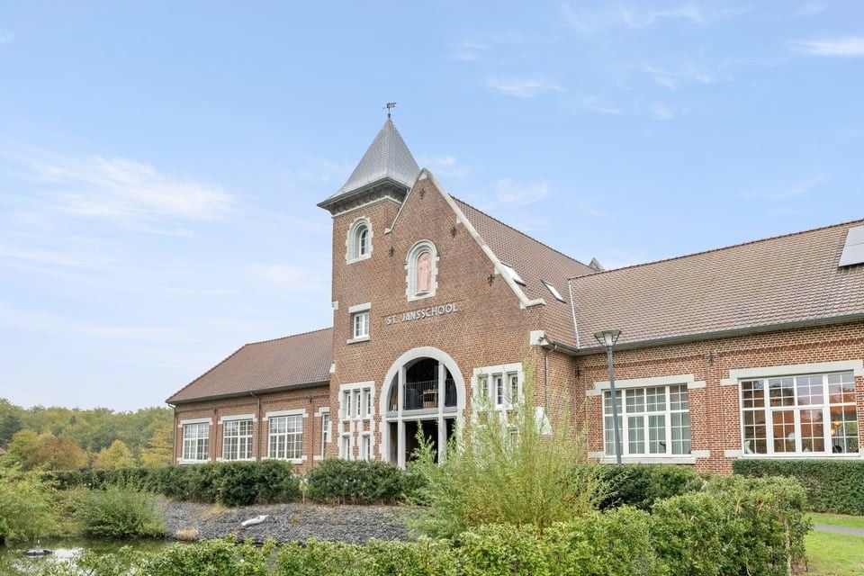 RUIM EN INSTAPKLAAR APPARTEMENT MET 3 SLKS EN EEN PARKEERPLAATS IN GENK foto 28