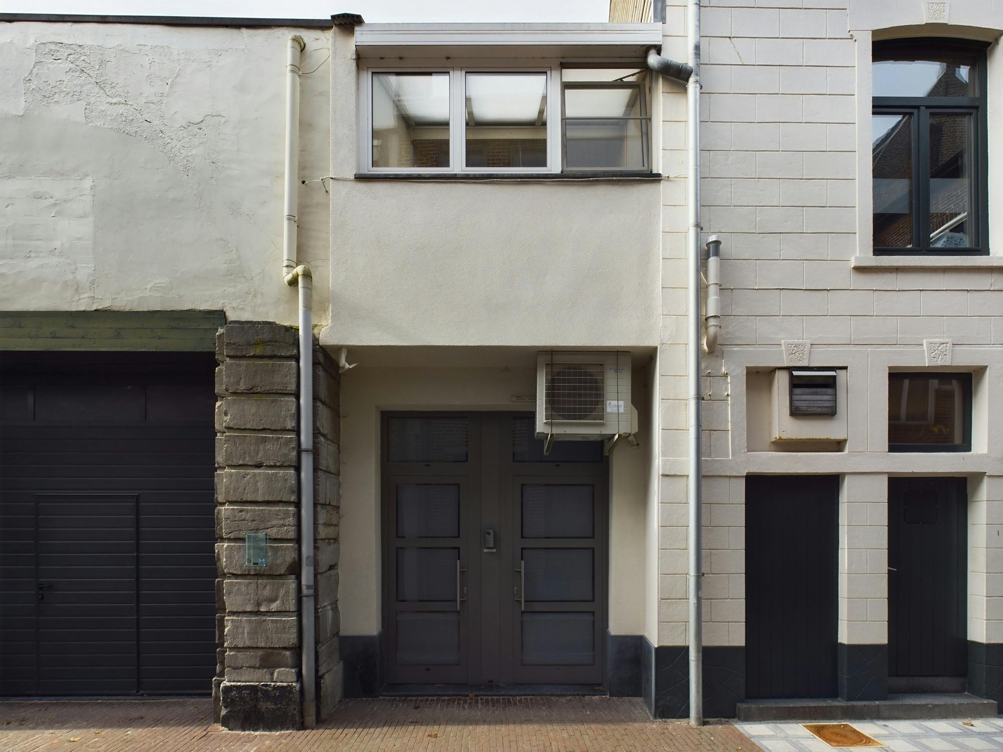 Goed draaiende dagbladhandel op de winkelstraat van Maaseik te koop foto 12