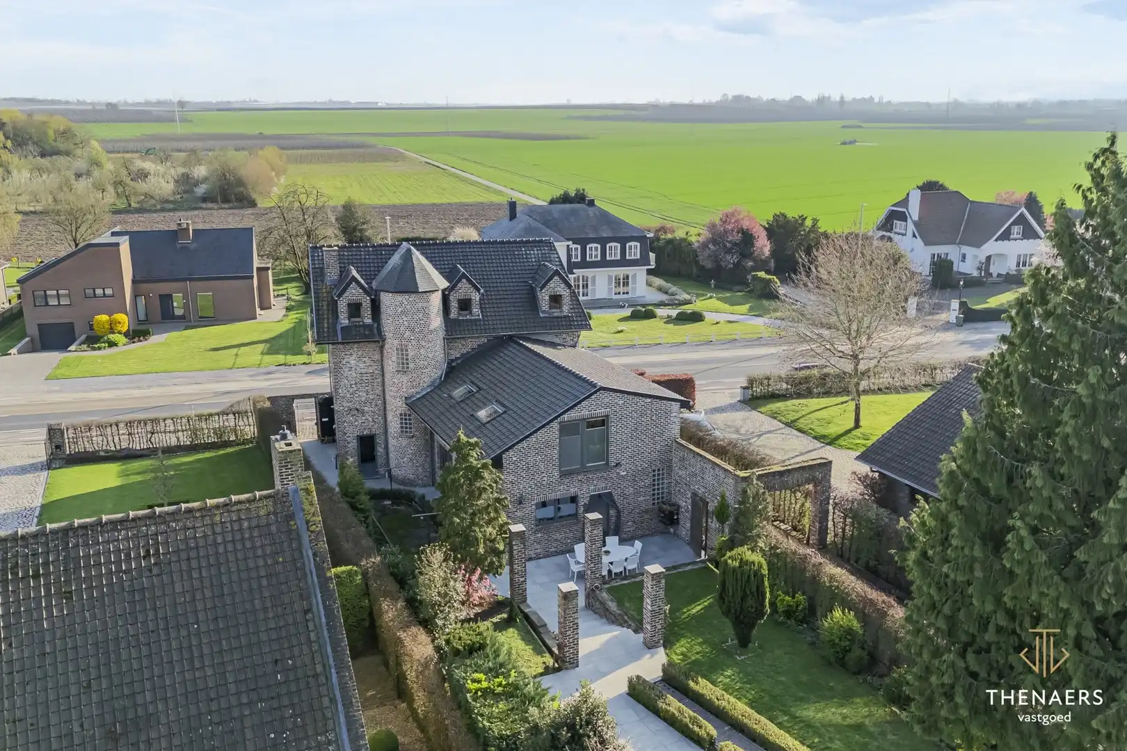 Karaktervolle en uitzonderlijk ruime woning met 5 slpks op&nbsp;een perceel van 36a 60ca. foto 54