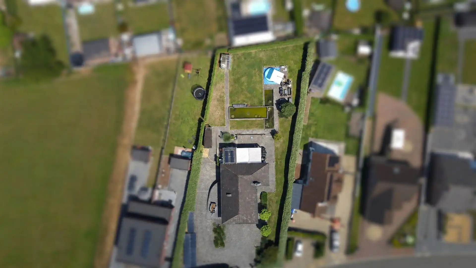 Vrijstaande gelijkvloerse woning op een perceel van 18a30ca. foto 4