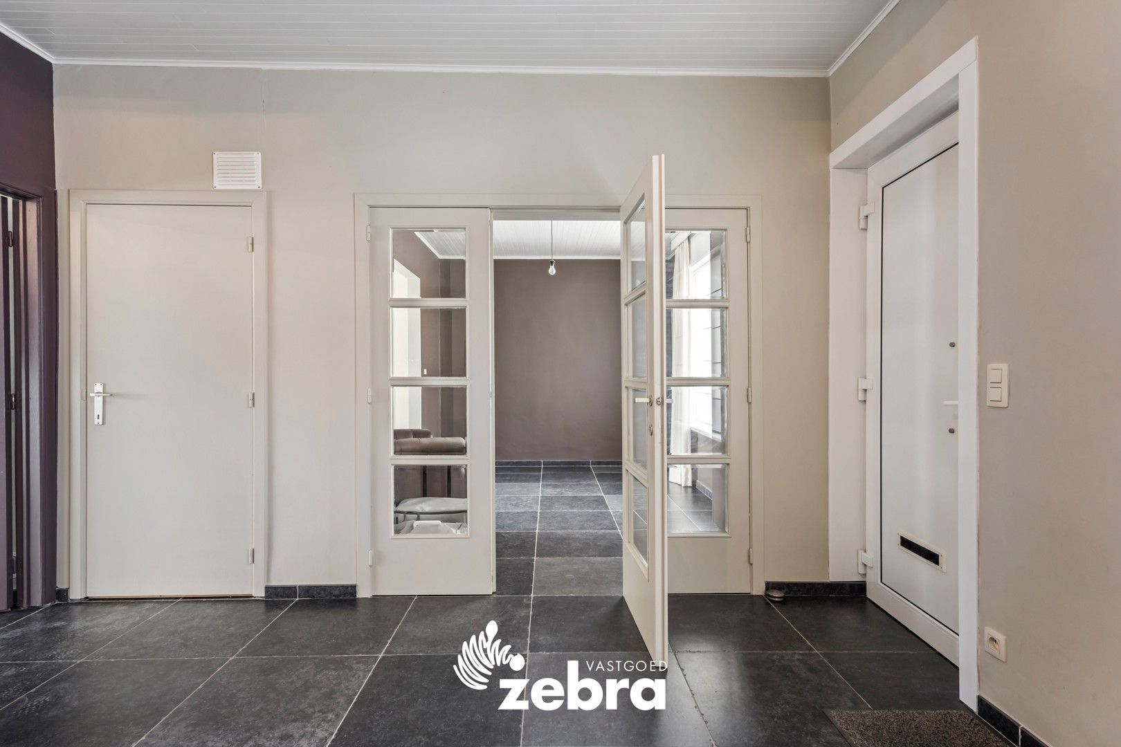 Karaktervolle woning met drie slaapkamers en zuidwestgerichte tuin te Tielt! foto 3