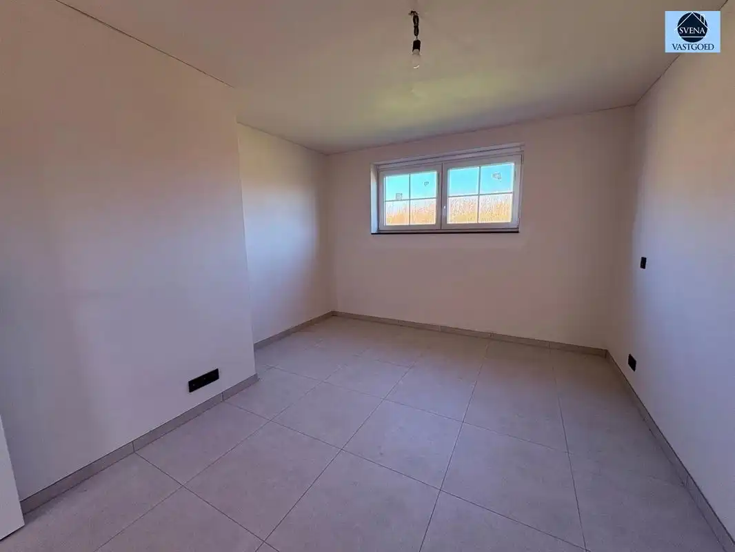  HALFOPEN NIEUWBOUWWONING MET 3 SLAAPKAMERS EN TUIN foto 12