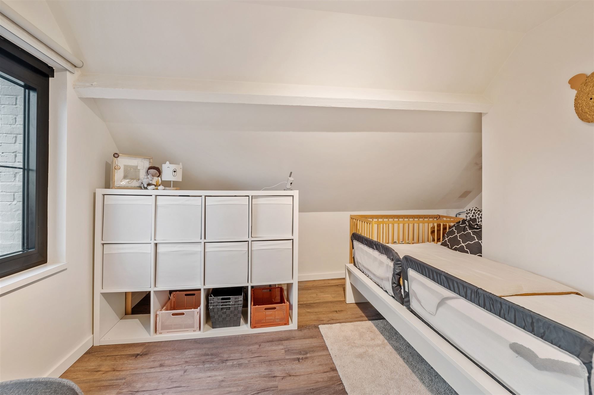 PRACHTIG GERENOVEERDE WONING MET RUIME GARAGE OP IDEALE LIGGING! foto 17