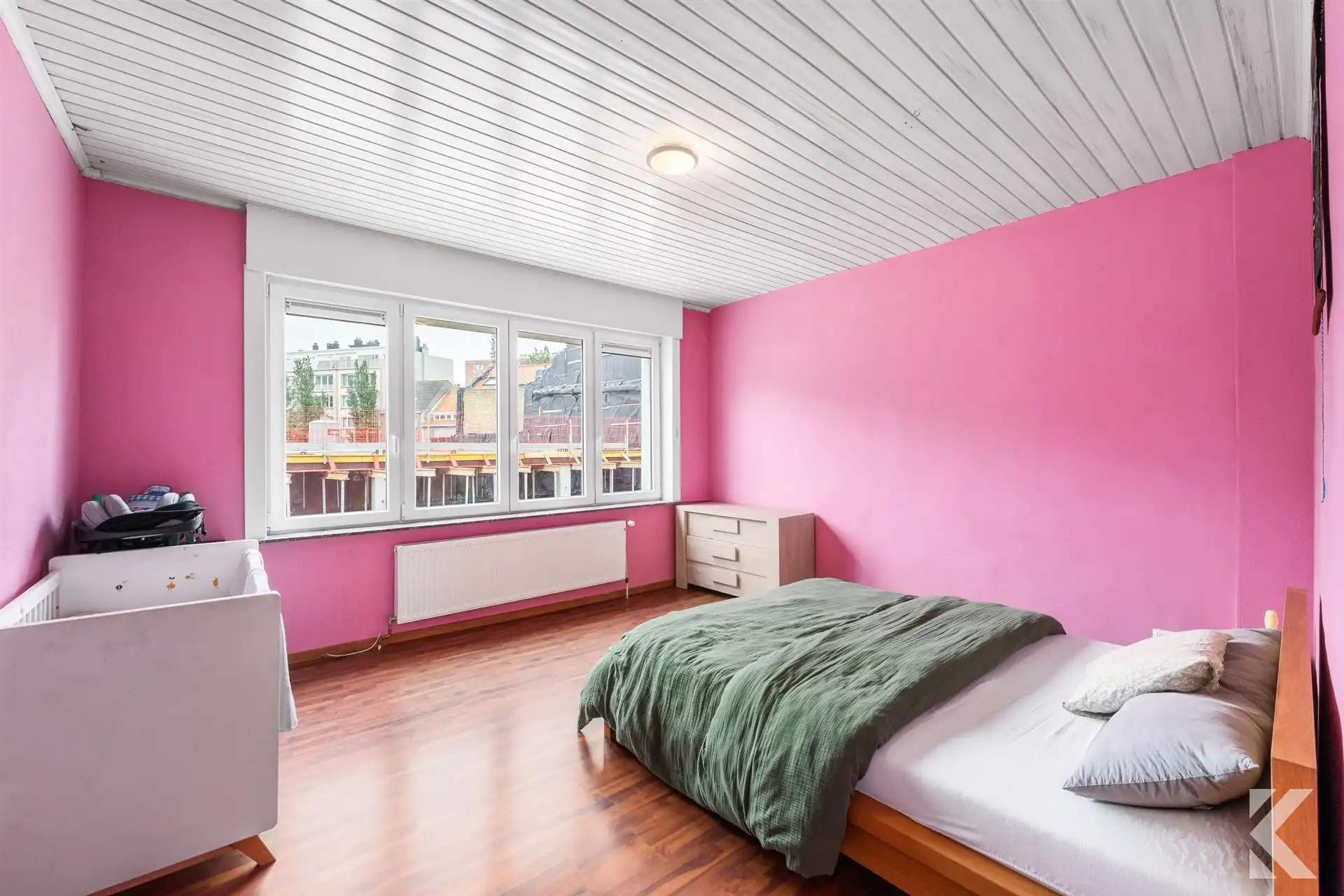 Volledig gerenoveerde woning met 3 slpk, 2 bdk,zonnige koer foto 12