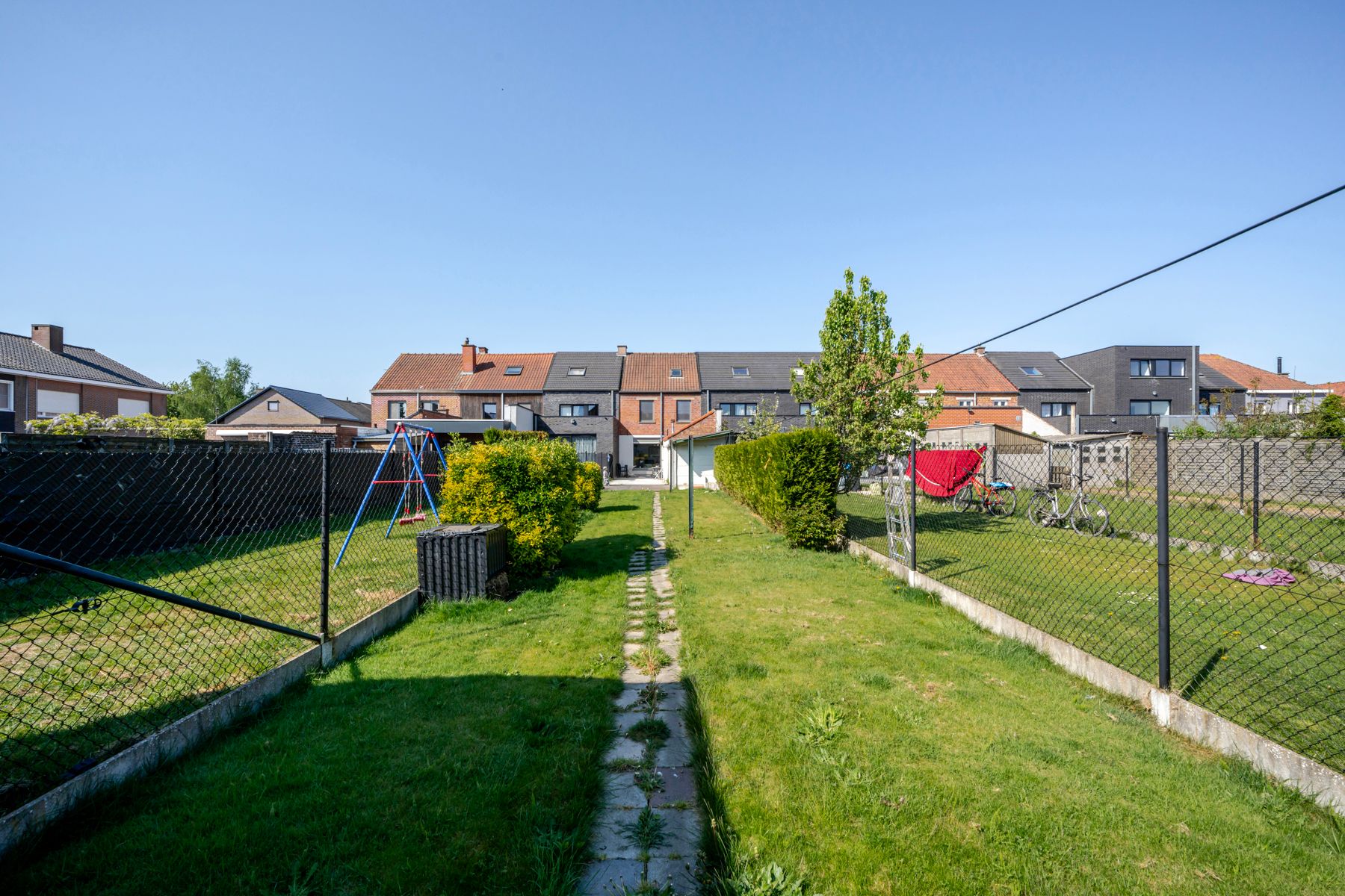 Woning met tuin en doorgang achteraan foto 5