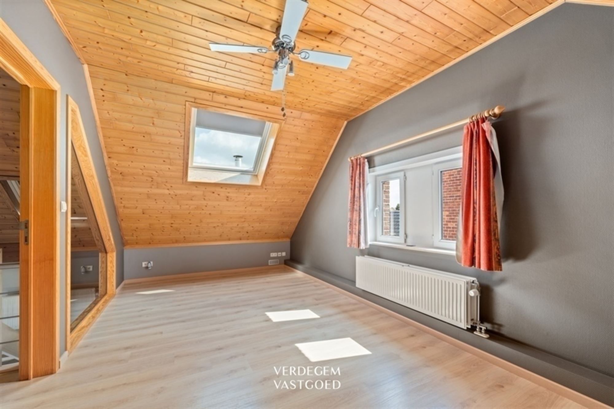 Instapklaar wonen met 2 slaapkamers, atelier en tuin, ideaal voor woon/werk foto 14