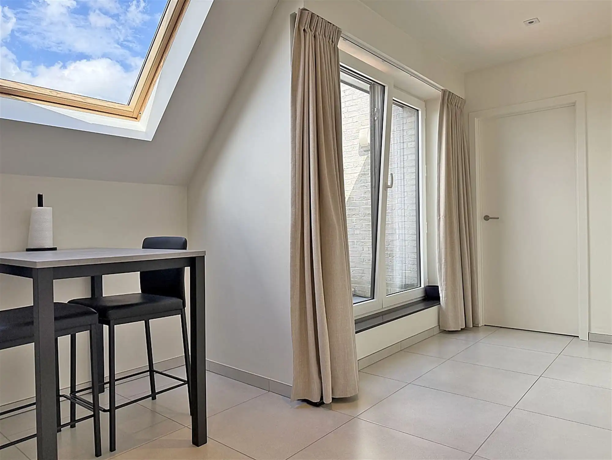 Stijlvol APPARTEMENT (duplex) met 2 slaapkamers & overdekte autostaanplaats foto 8
