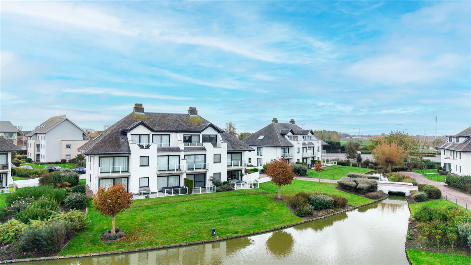 studio foto {{pictureIndex}}