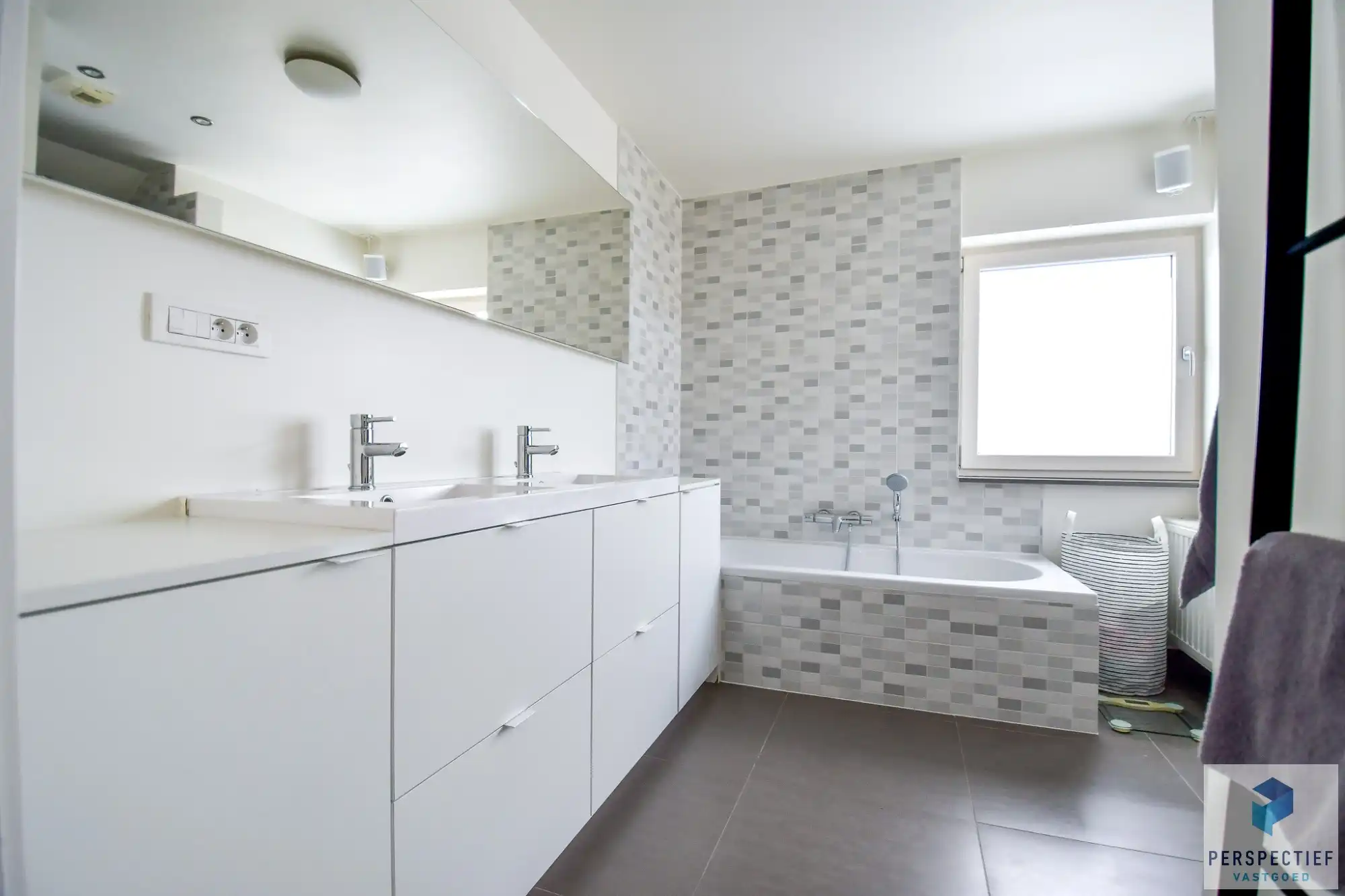 Moderne, veelzijdige gezinswoning met kantoorruimte en gezellige tuin foto 18