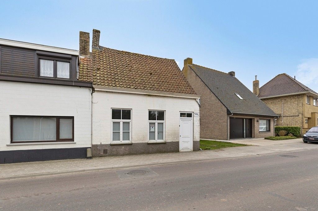 ALVERINGEM: Te renoveren/te slopen woonhuis "echt niet ver van de platse" met zongerichte tuin op 478m² grondoppervlakte. foto 4