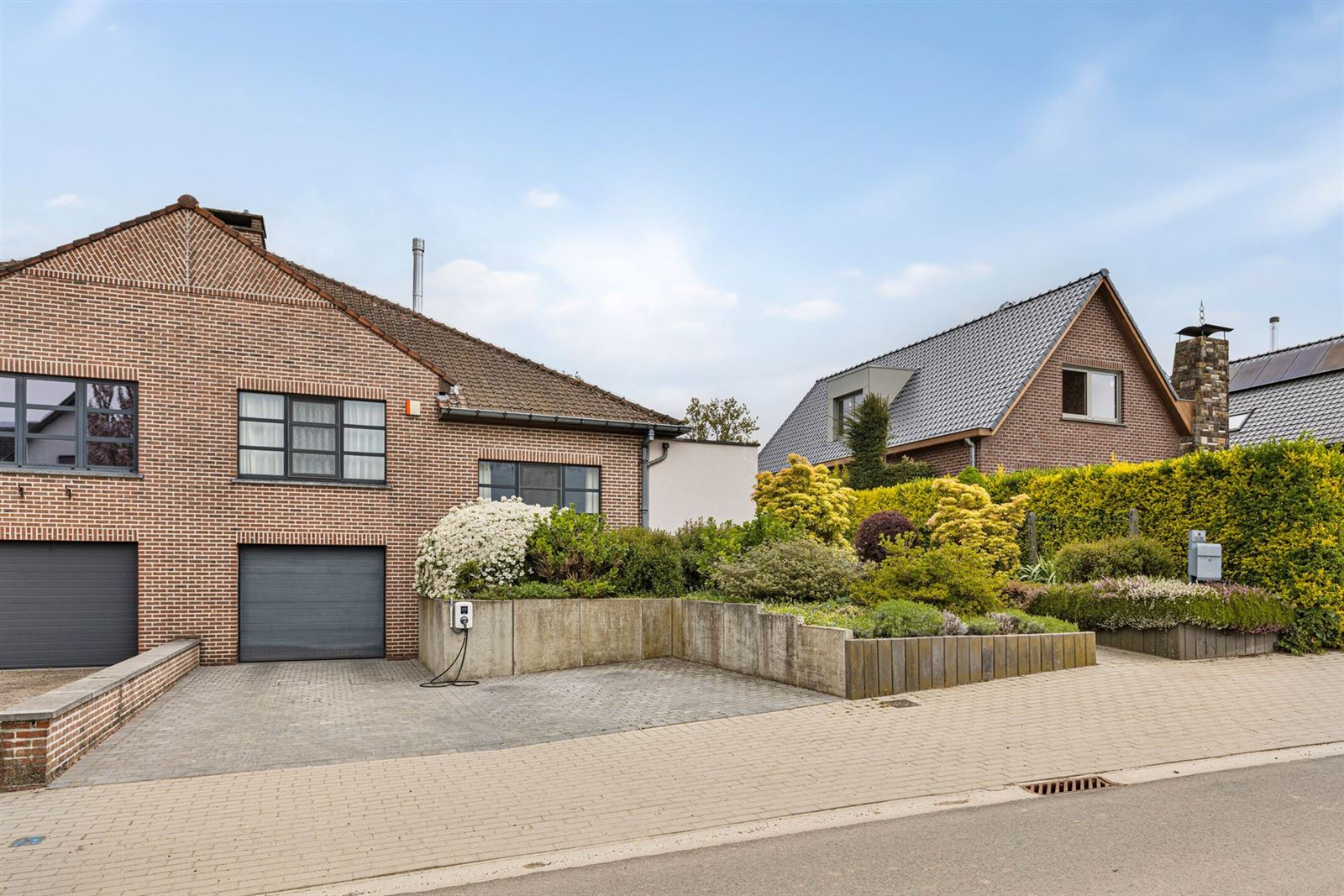 Ruime 3 gevel met 4 slaapkamers foto 2