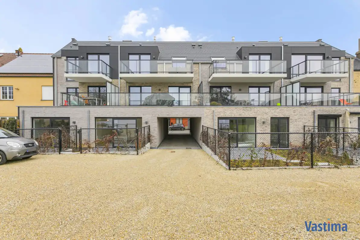 Recent appartement met 2 slaapkamers, terras, lift en garage foto 17