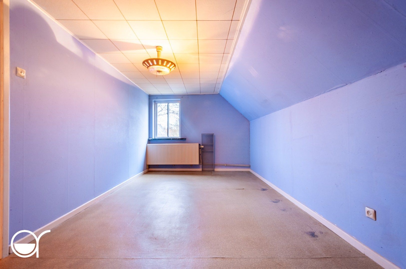 Op te frissen halfopen bebouwing met 5 garages in Mariakerke foto 22