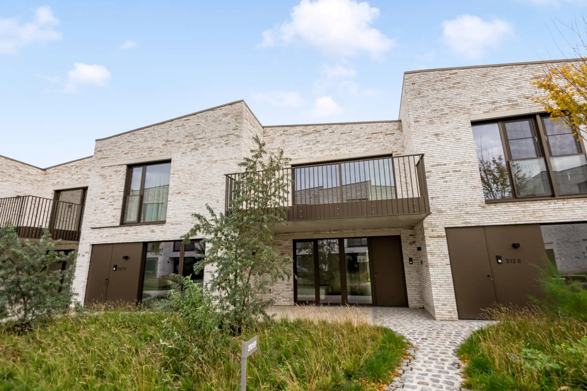 Moderne nieuwbouwwoning met ruime terrassen en ondergrondse dubbele garagebox foto 20