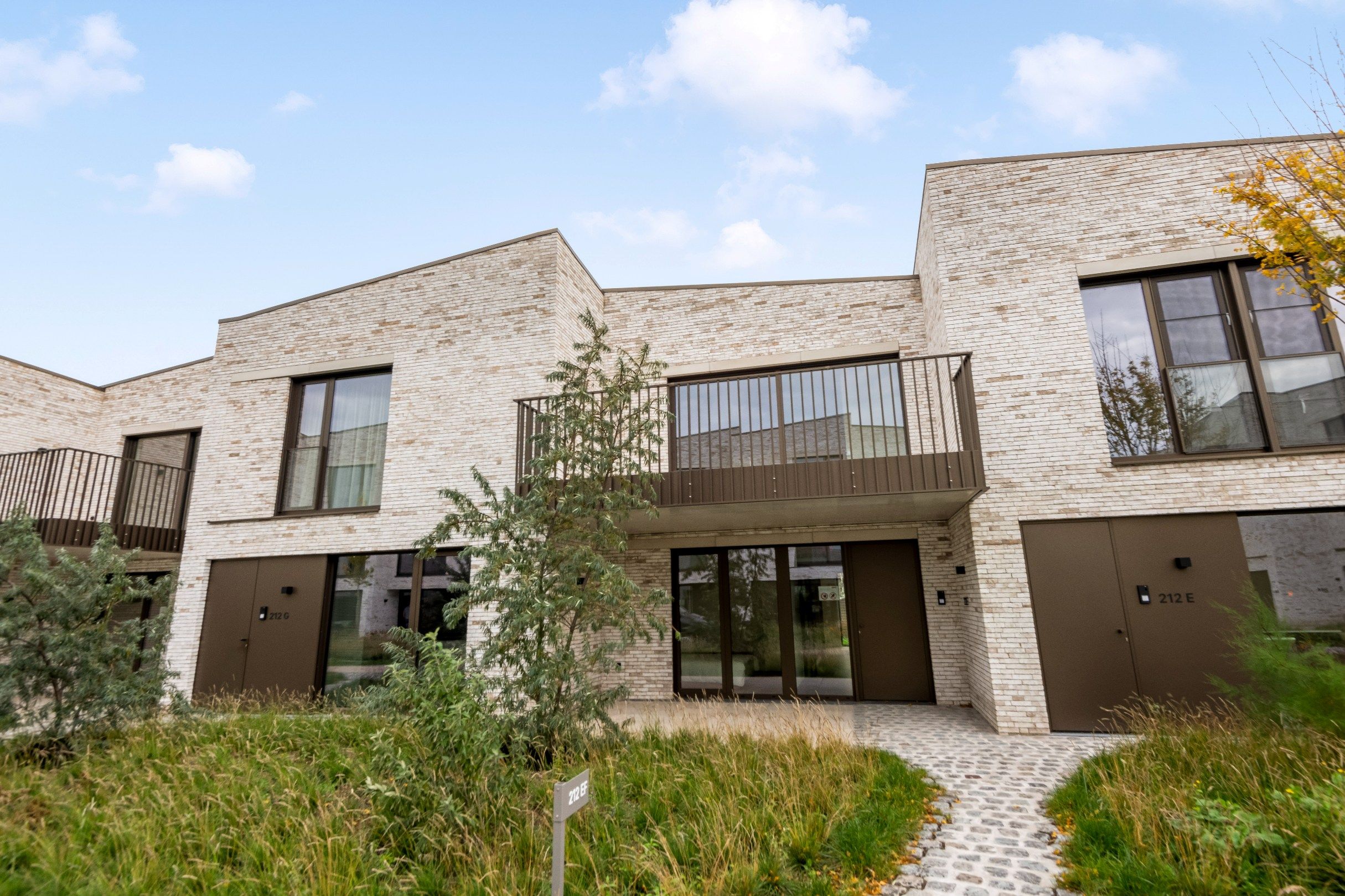 Moderne nieuwbouwwoning met ruime terrassen en ondergrondse dubbele garagebox foto 20
