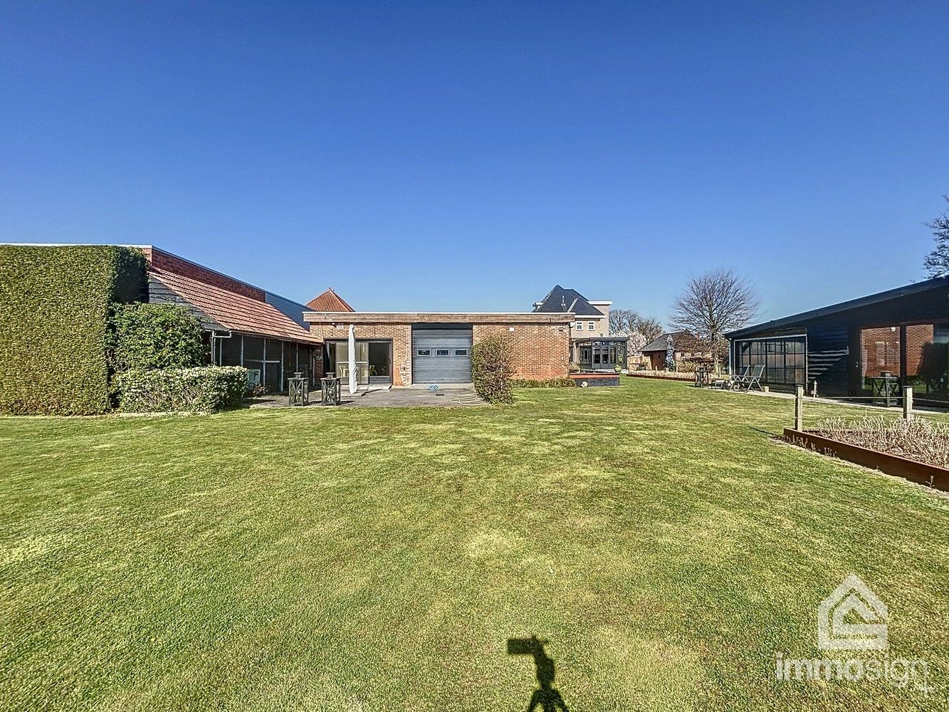 Exclusieve woning voorzien van dubbele garage en bedrijfshal op de Nederlandse grens foto 48