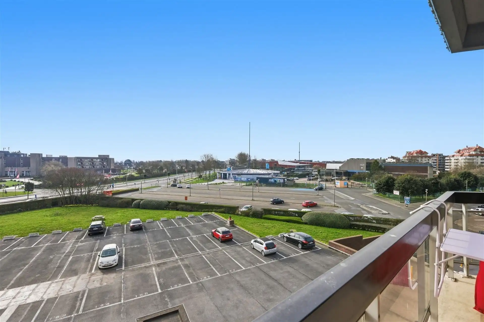 ZONNIG / VLAK AAN ZEEDIJK foto 6