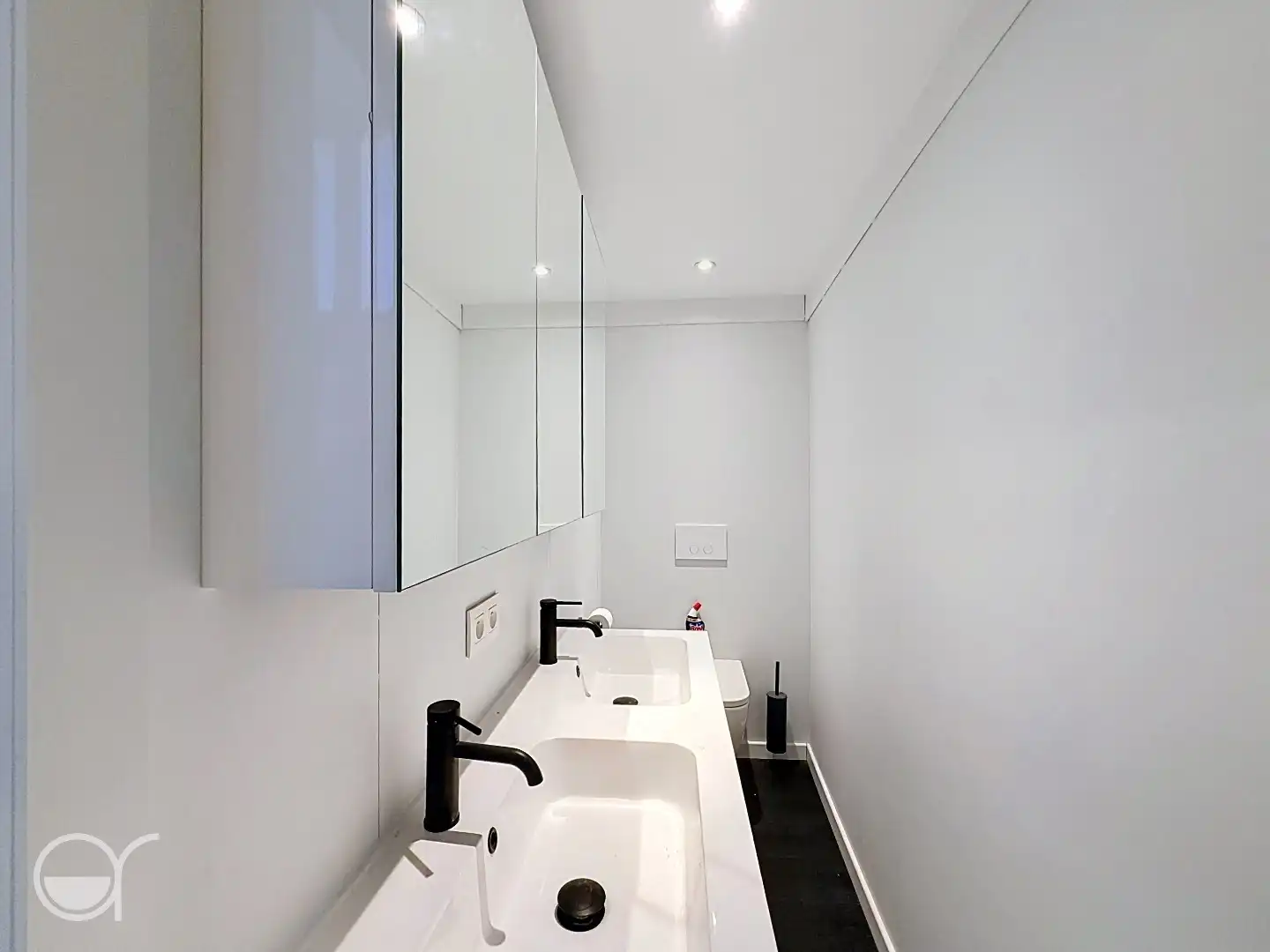 Gemeubeld duplex appartement met 2 slaapkamers & bureau – centrum Gent foto 7