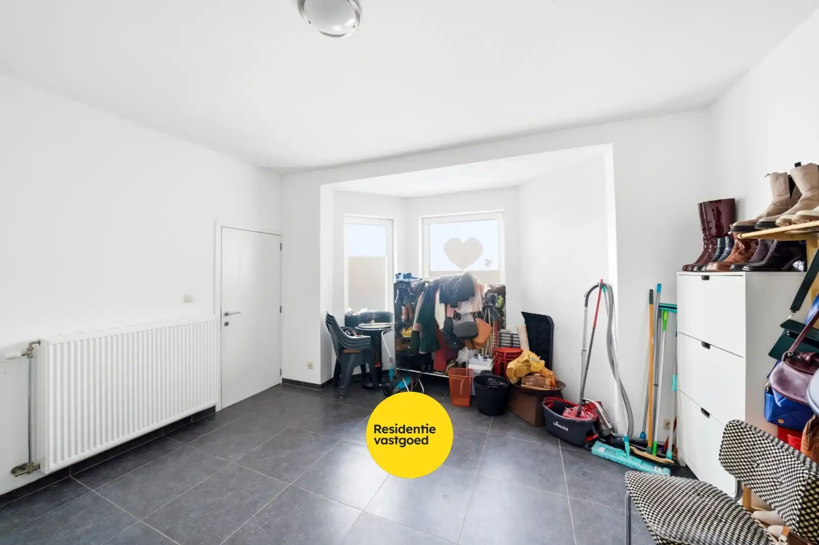 Instapklare woning met zicht op de vaart in Oudenburg foto 16