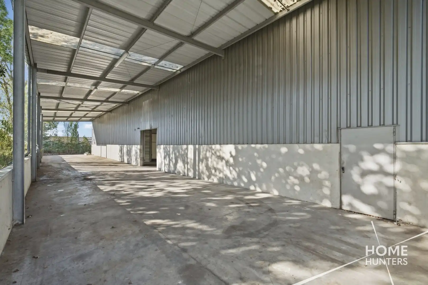 UITZONDERLIJK BEDRIJFSGEBOUW MET 2.268 M² LOODSRUIMTE EN 528 M² KANTOREN IN IEPER foto 42
