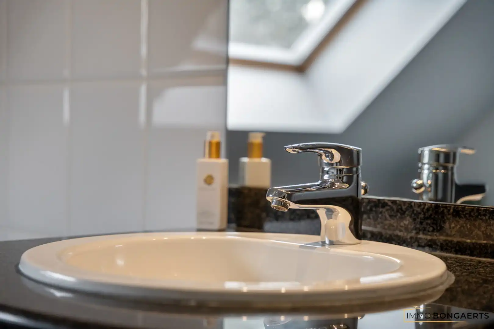 Ruime woning met 3 slaapkamers foto 27