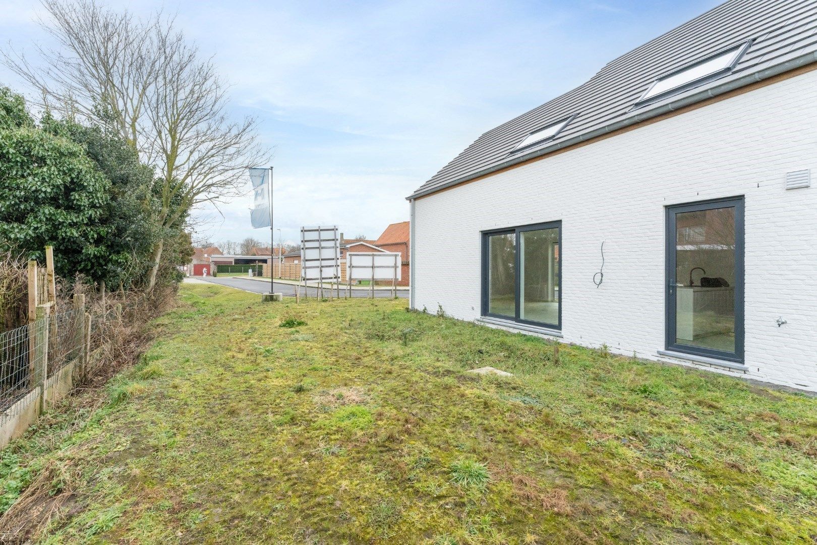 Rustig gelegen halfopen nieuwbouwwoning  foto 17