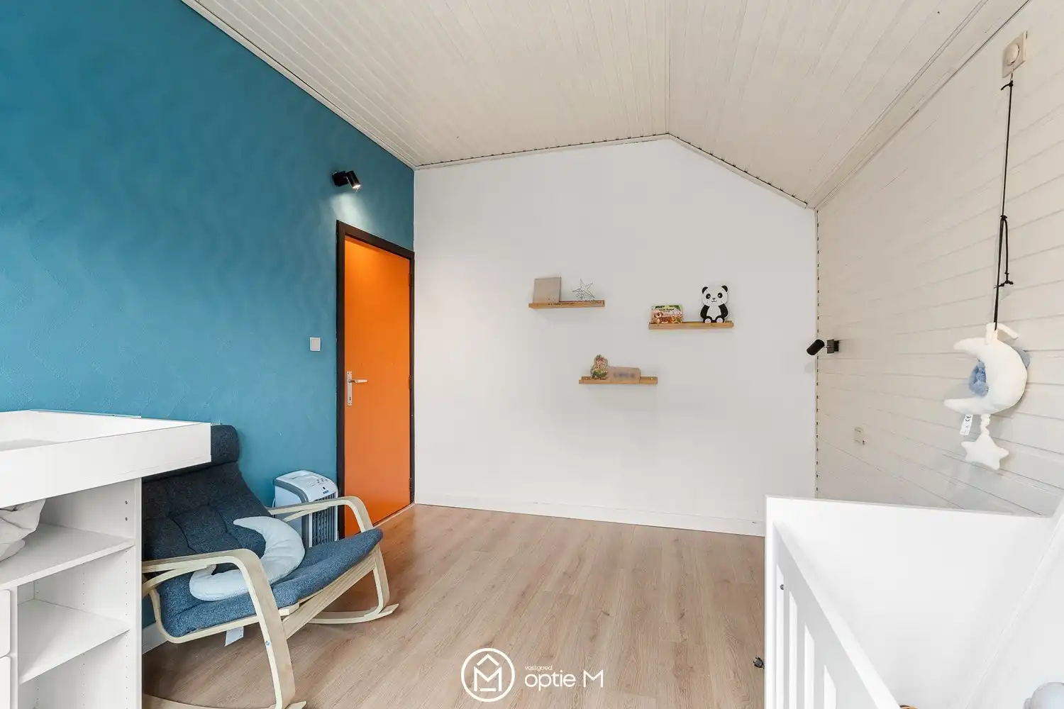 VERRASSEND RUIME HALFOPEN WONING MET 361 M², 5 SLAAPKAMERS EN TAL VAN MOGELIJKHEDEN foto 27