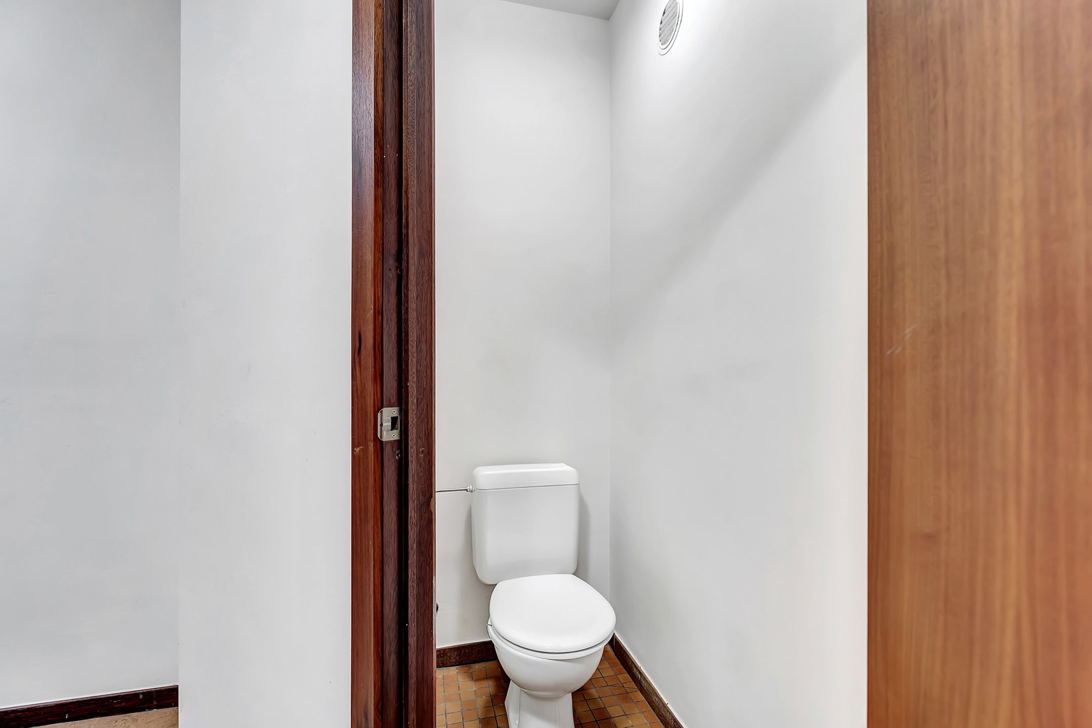 Handelszaak met duplex te koop in centrum Ternat foto 12