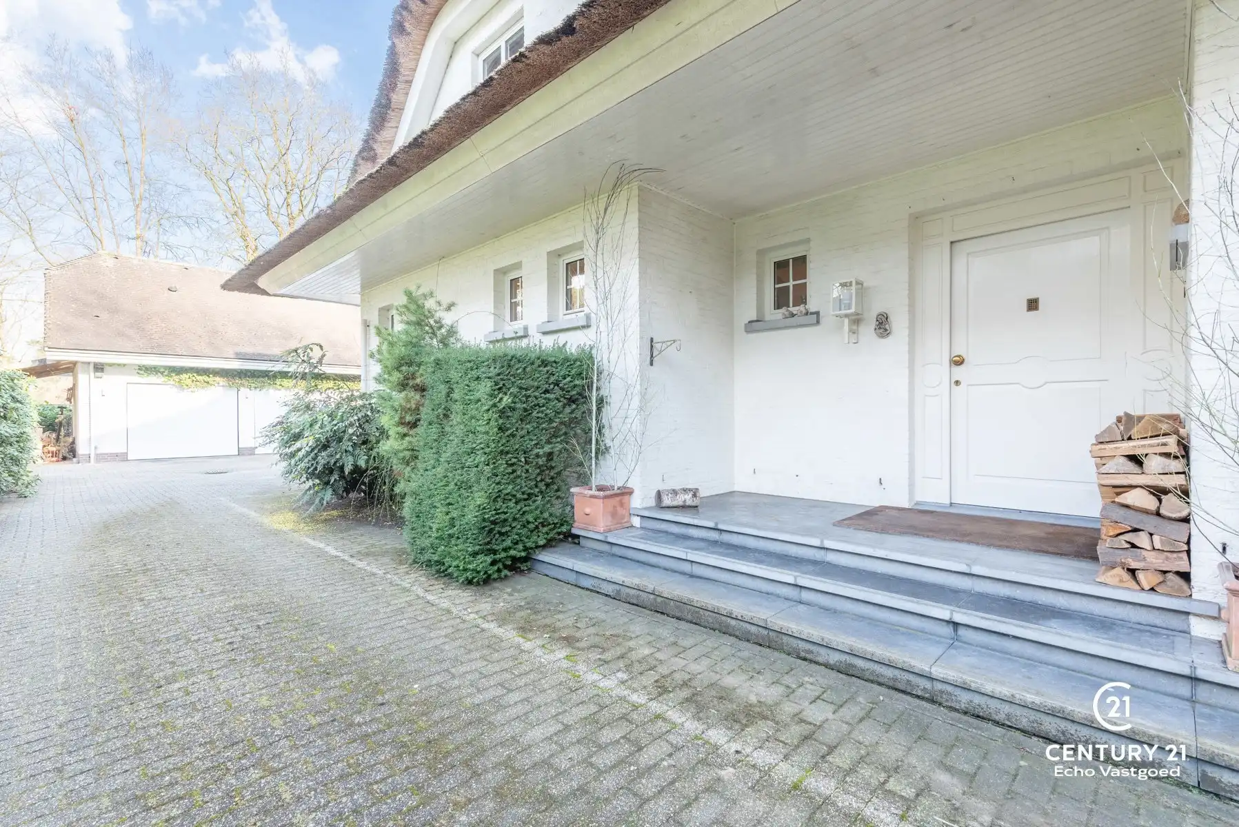 Karaktervol landhuis met prachtige tuin op ca 2202m² foto 7