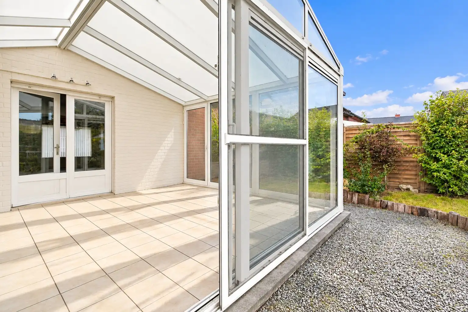 Te renoveren halfopen bebouwing met 3 slaapkamers, zolder en ruime tuin te Waardamme! foto 9