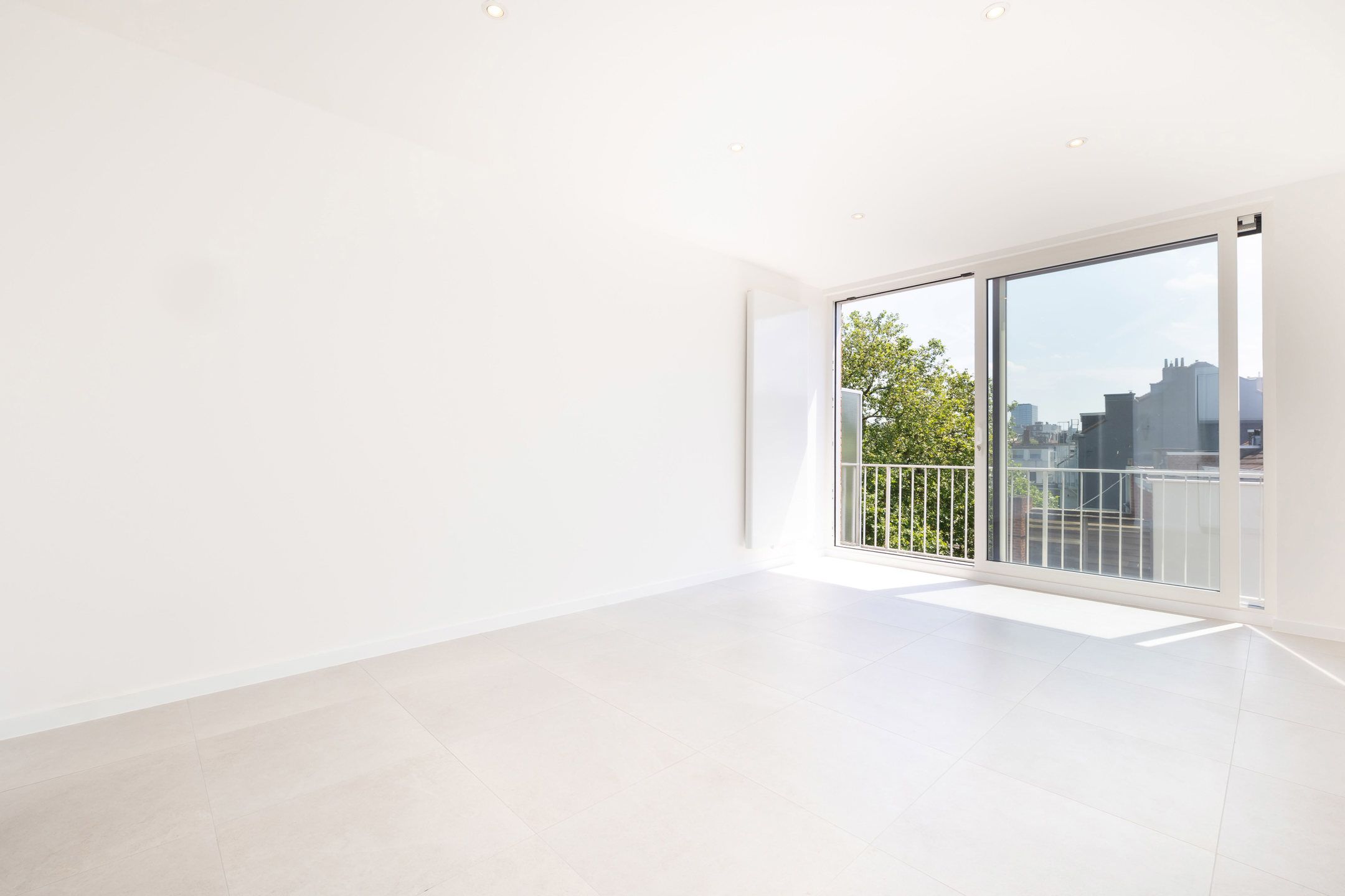 Mooie, zeer lichte studio foto {{pictureIndex}}