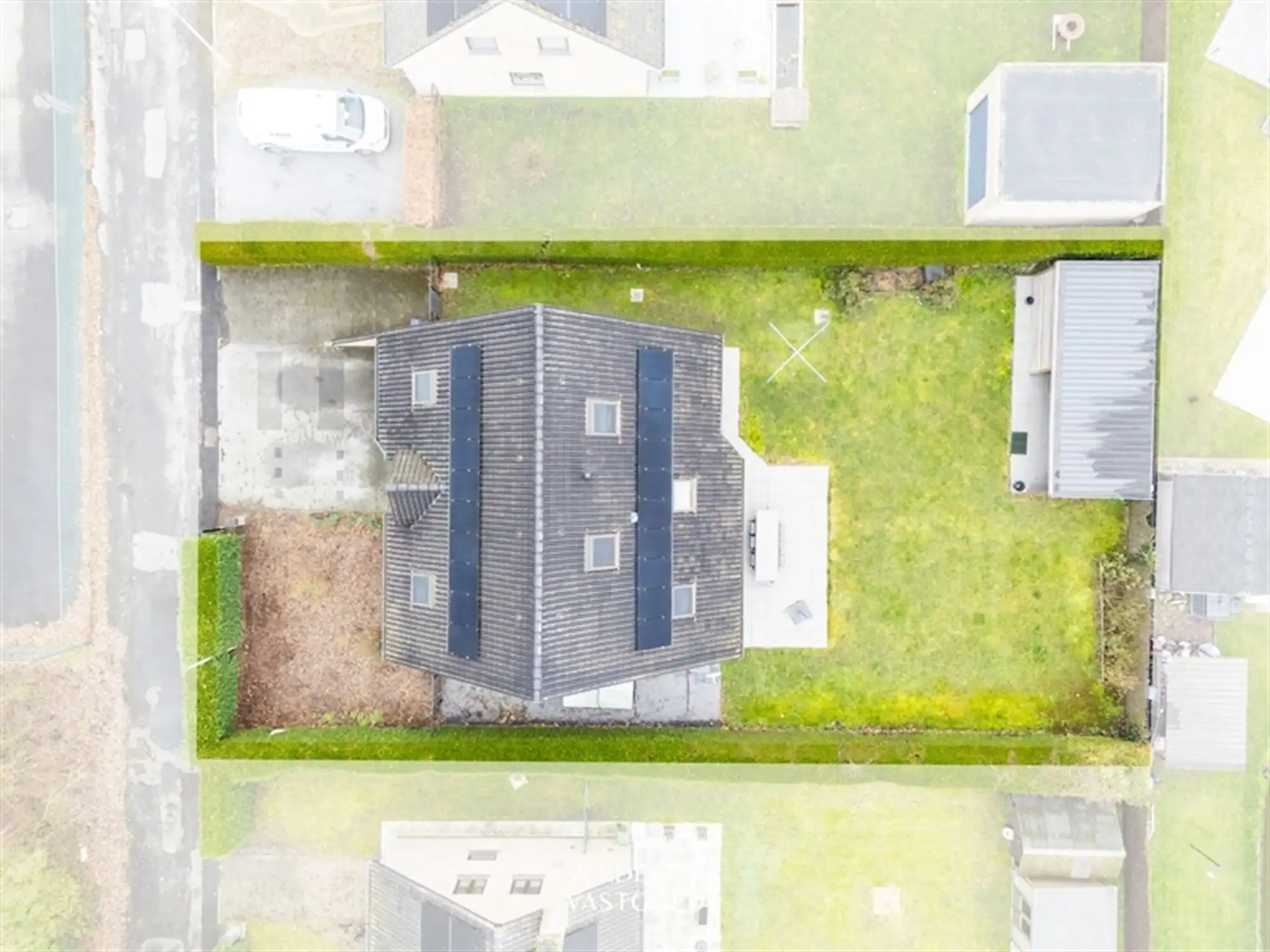 Ruime gezinswoning met 4 slaapkamers, garage en tuin in rustig straatje foto 27