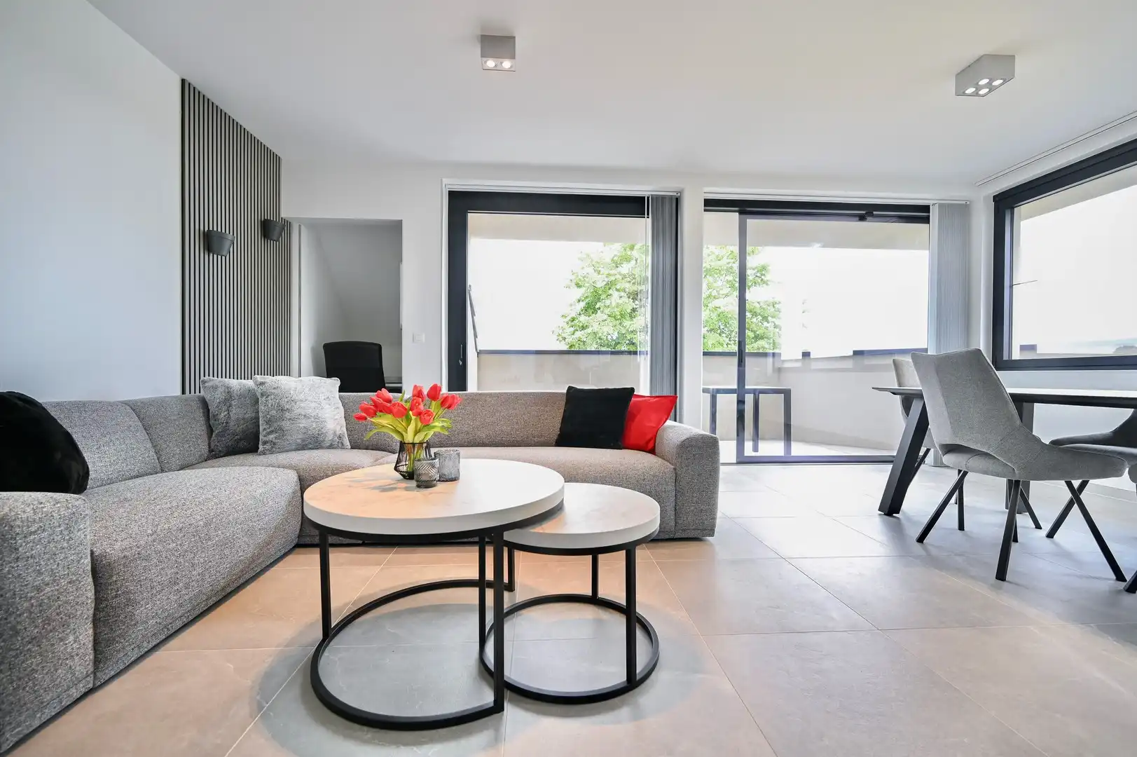 Instapklaar en volledig bemeubeld dakappartement te koop in hartje Bornem foto 3