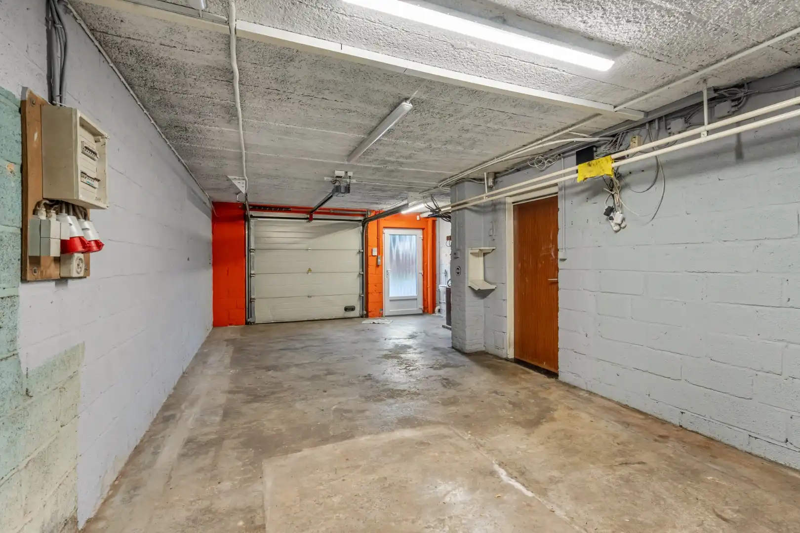 Halfvrijstaande woning op een perceel van 7a31ca, met aparte bureelruimte en inpandige garage! foto 23