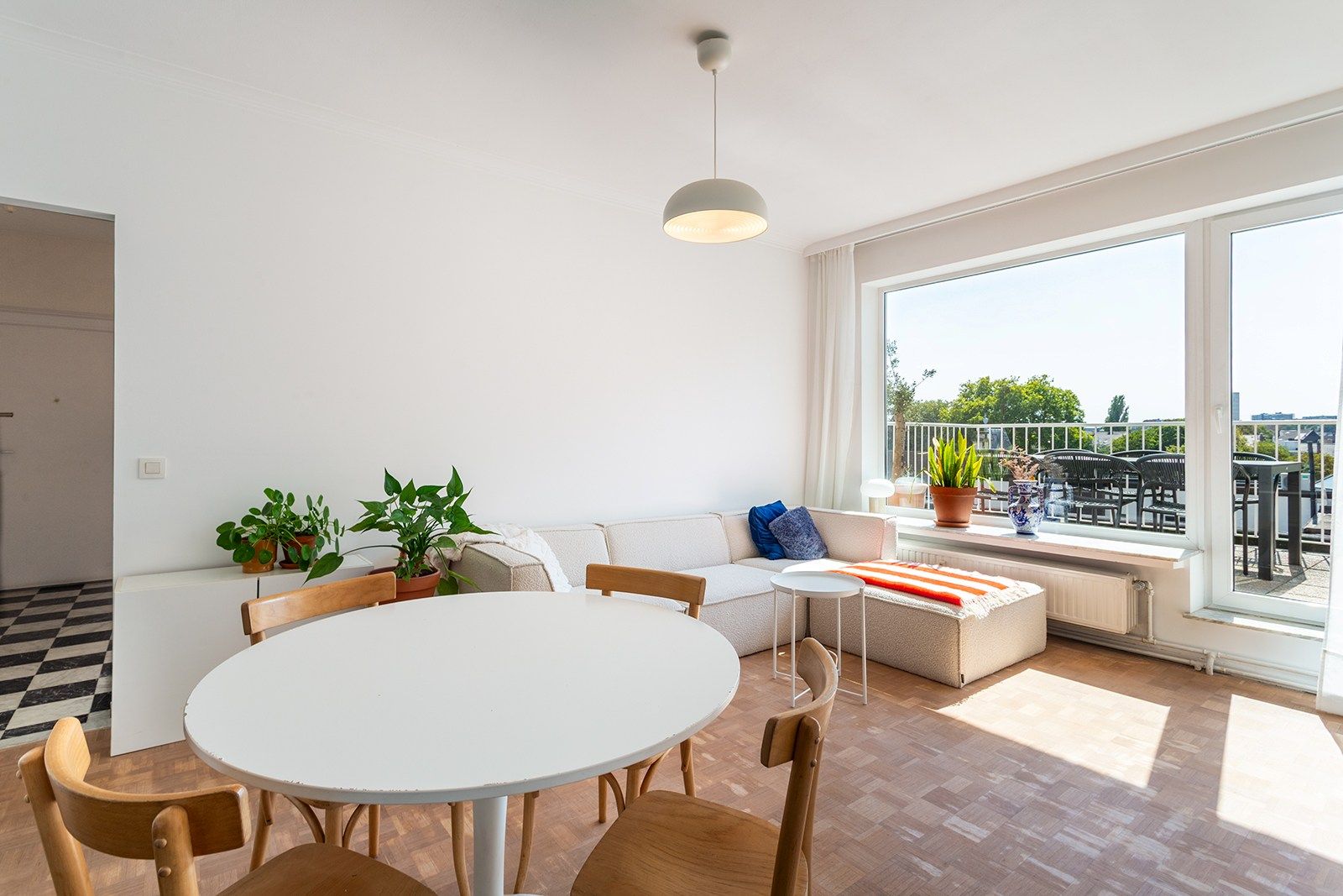 Instapklaar appartement met ruim terras  foto 5