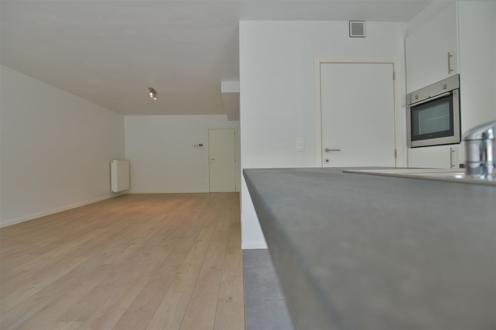 Prachtig gelijkvloers appartement  met 2 slaapkamers te Dendermonde (Schoonaarde) foto 3