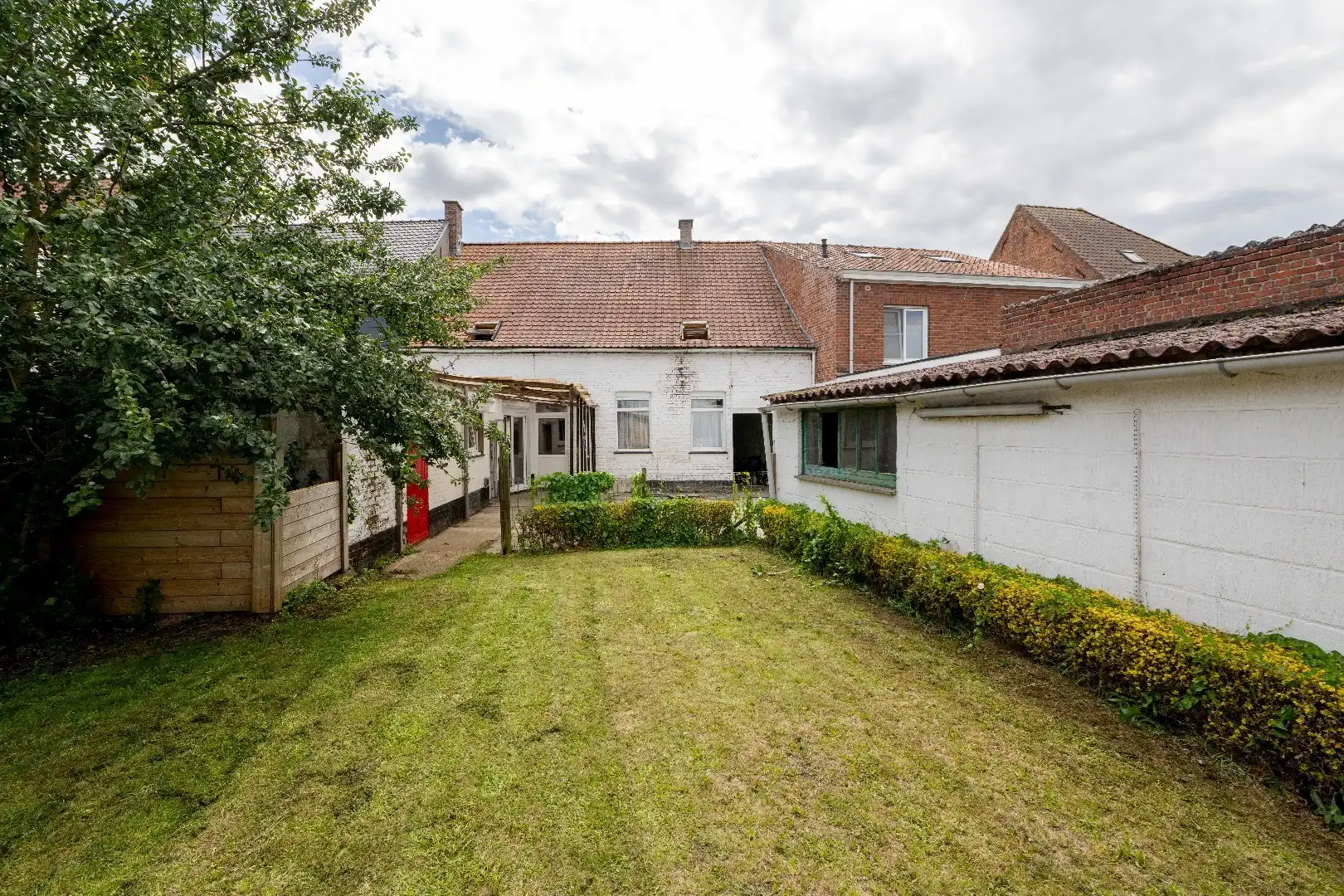 ZEER RUIME (TE RENOVEREN) WONING MET BIJGEBOUWEN | 5 SLPKS foto 14