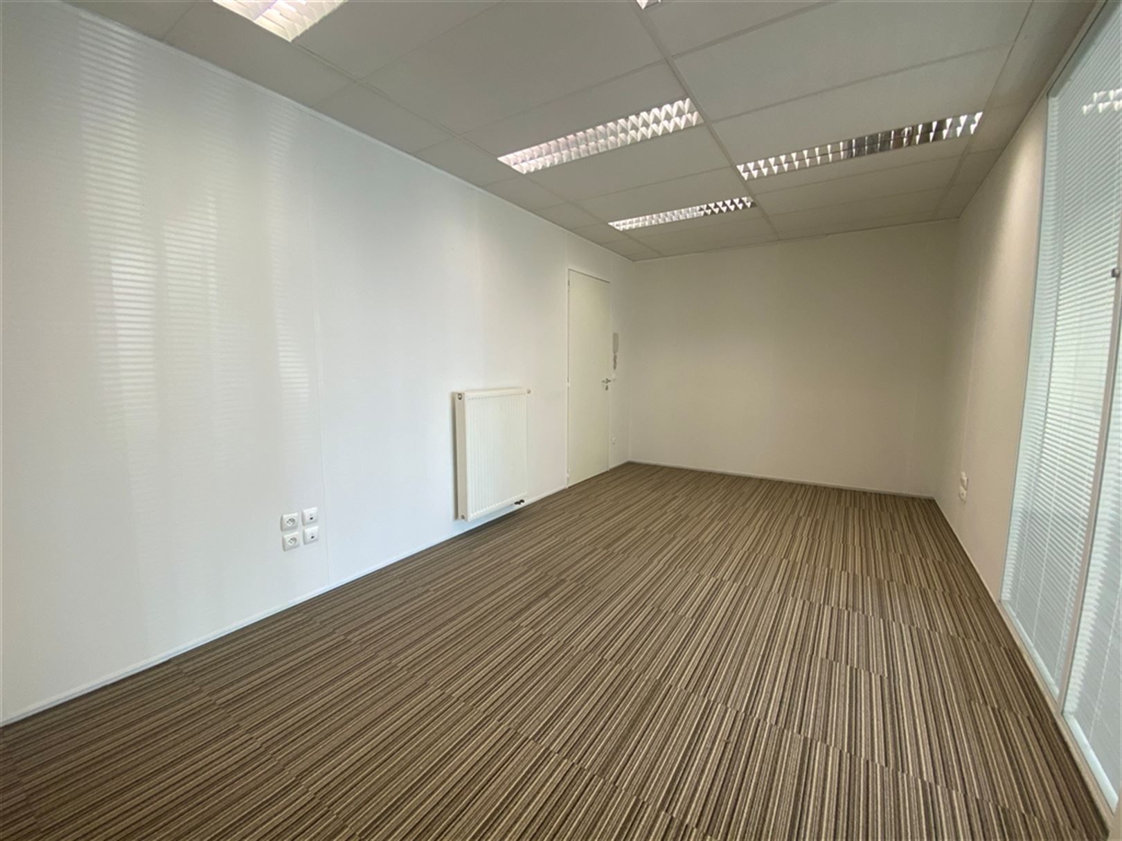 Budgetvriendelijk instapklaar kantoor op gunstige locatie foto 4