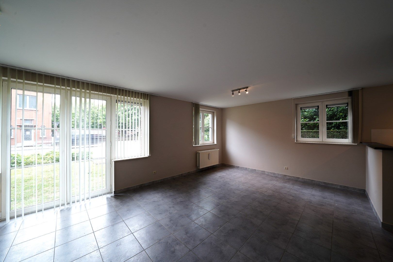 Instapklaar gelijkvloers appartement in centrum Oudenburg foto 2