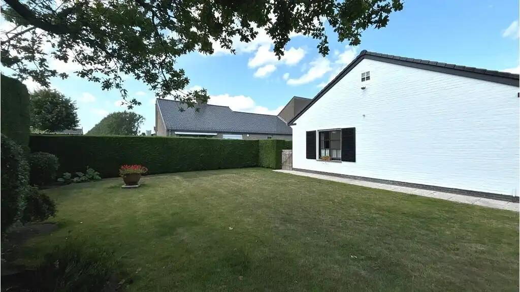 Ruime 3-slaapkamerwonig met Garage en Tuin te koop in Sint-Kruis Brugge foto 17