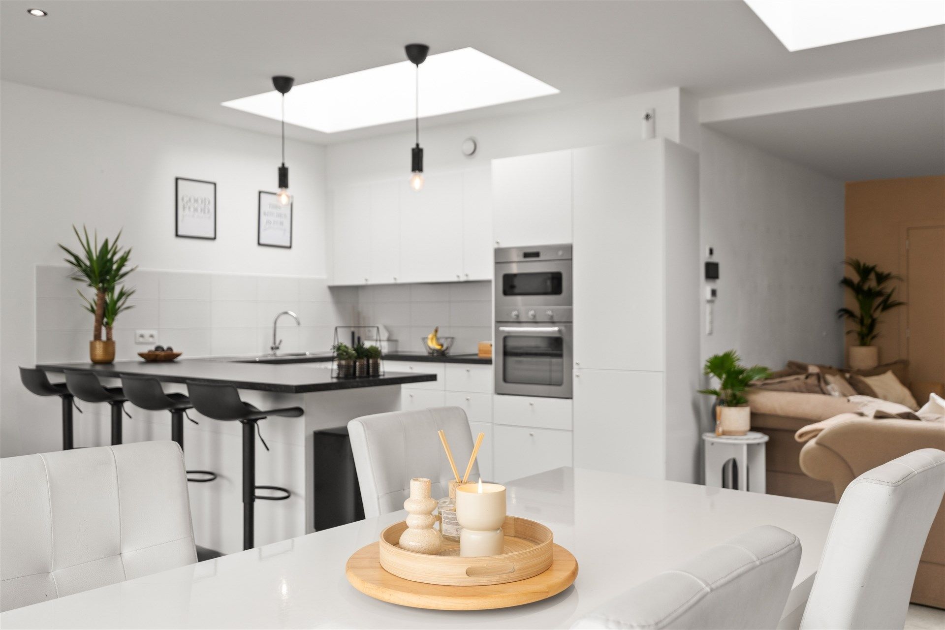 Moderne gezinswoning met 3 slaapkamers en bureau.  foto 7