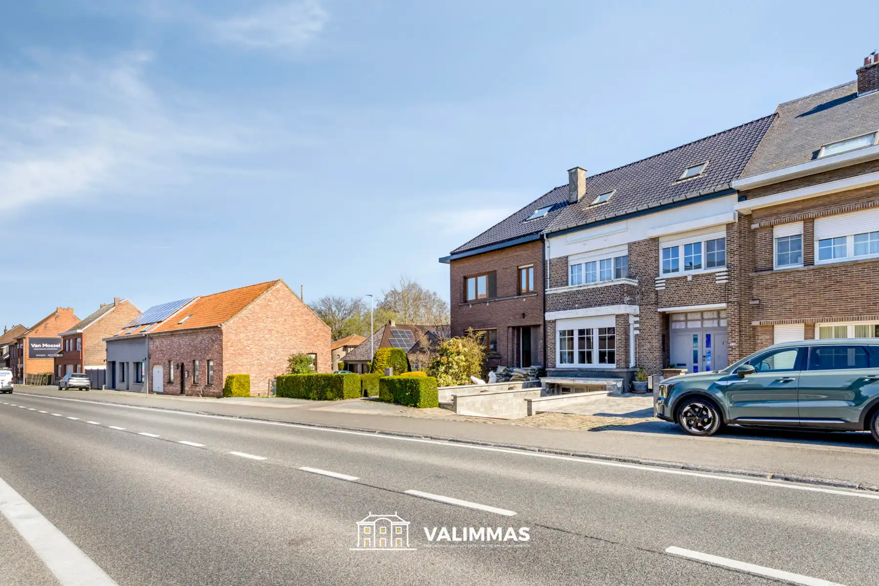 Ruime en stijlvolle rijwoning met garage en mooie tuin... foto 3