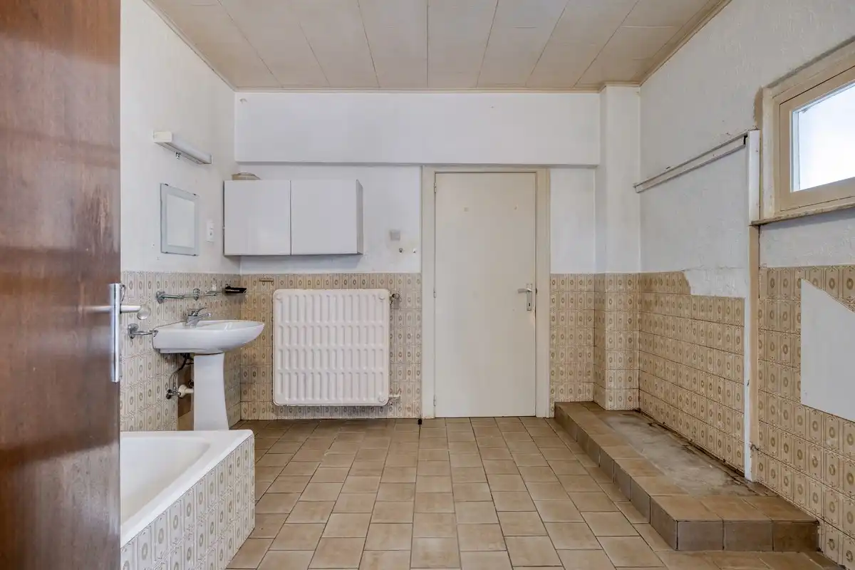 Ruime, op te frissen gezinswoning met 4 slaapkamers en knusse tuin in het gezellige Vlijtingen, Riemst foto 17