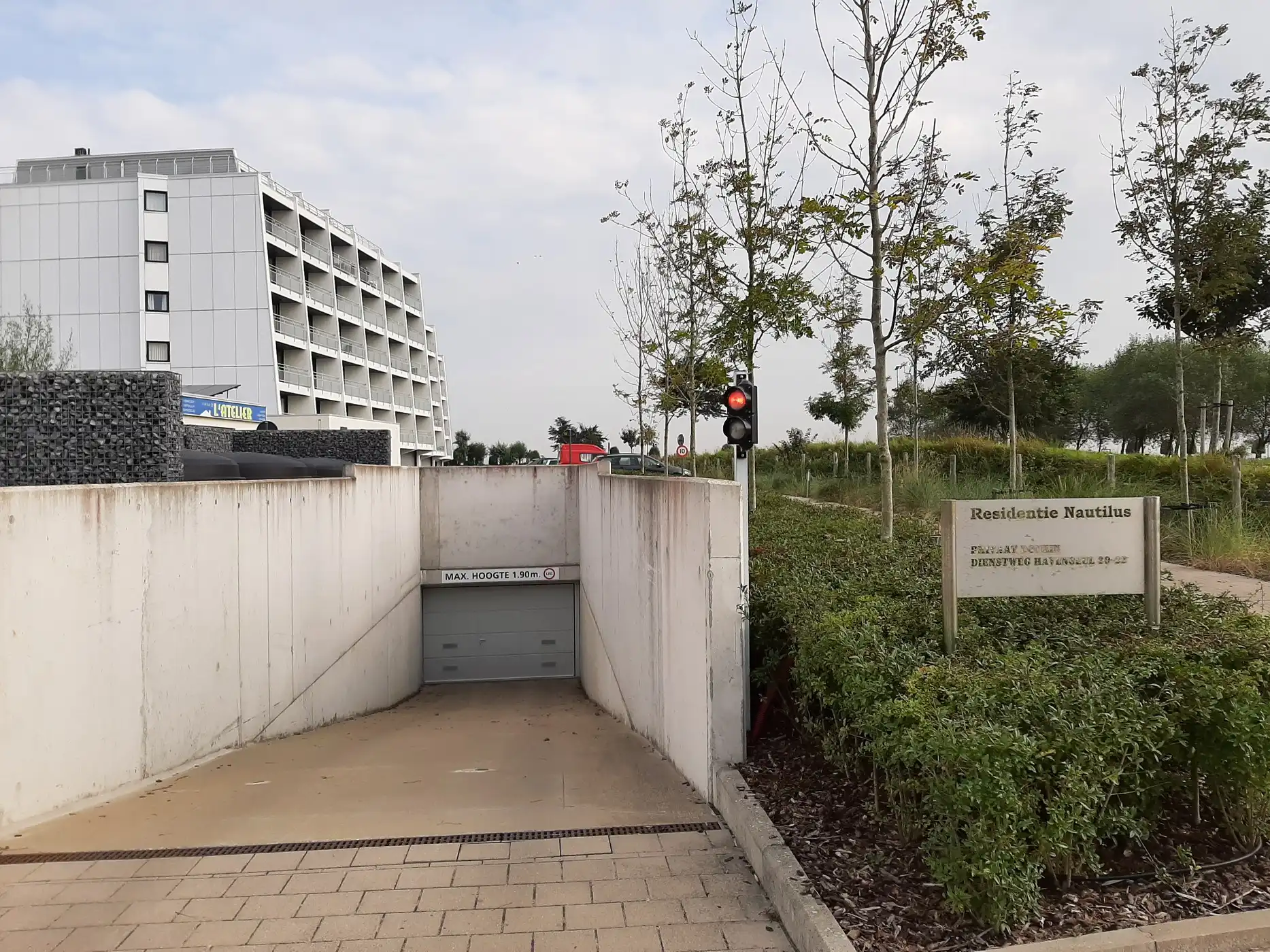 Garage in recent complex – Nieuwpoort foto {{pictureIndex}}